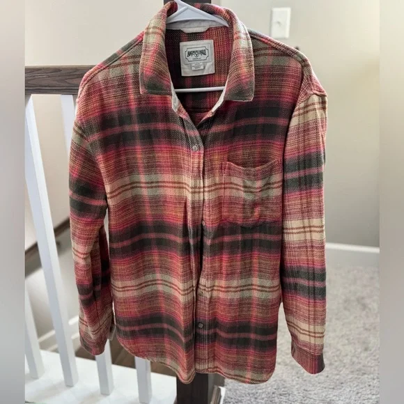American eagle size small pink plaid flannel - Picture 1 of 2